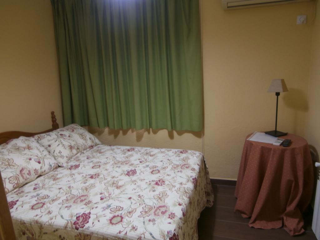 Hostal Puerta Bonita Vista Alegre Мадрид Екстериор снимка