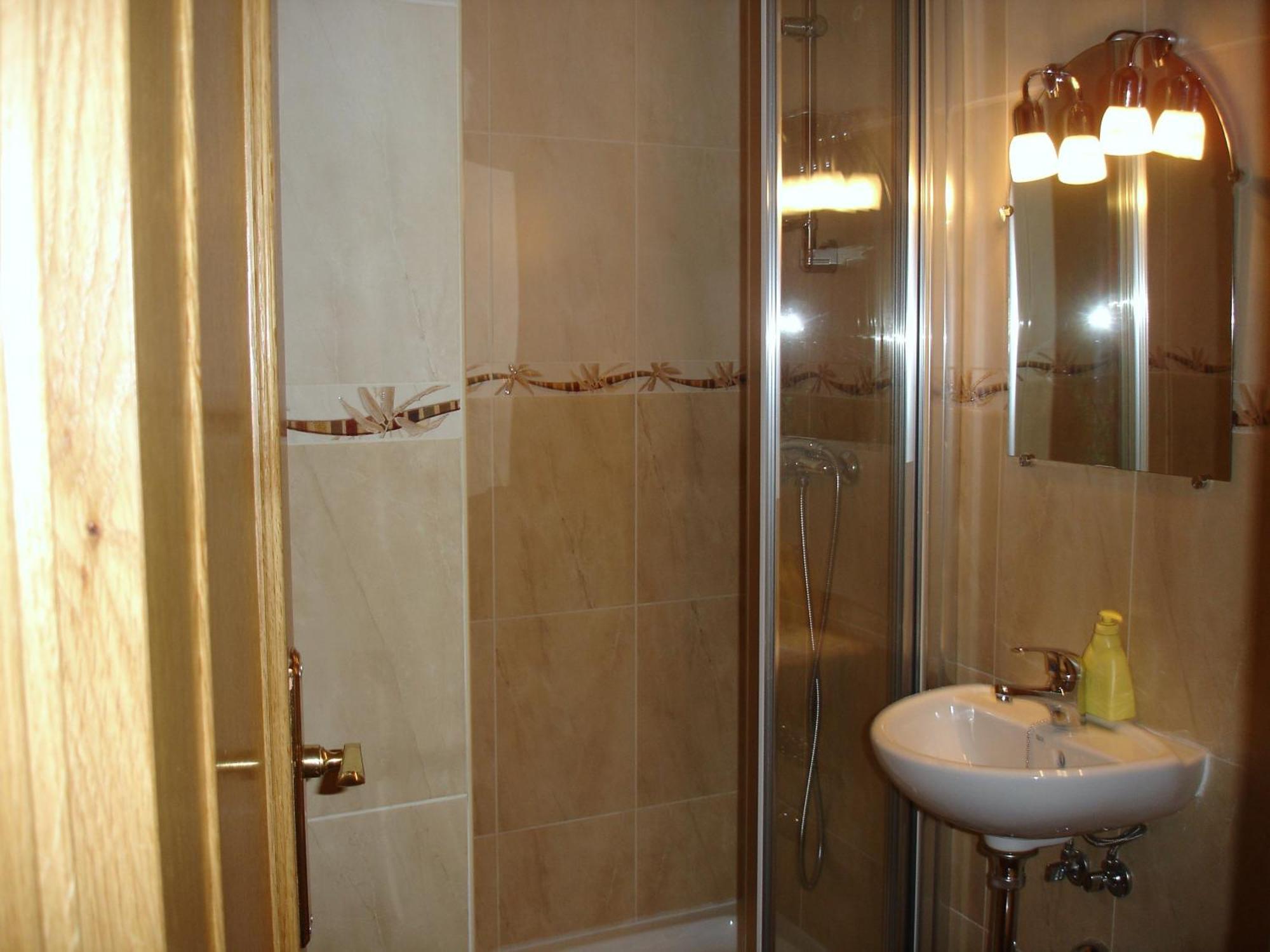 Hostal Puerta Bonita Vista Alegre Мадрид Екстериор снимка