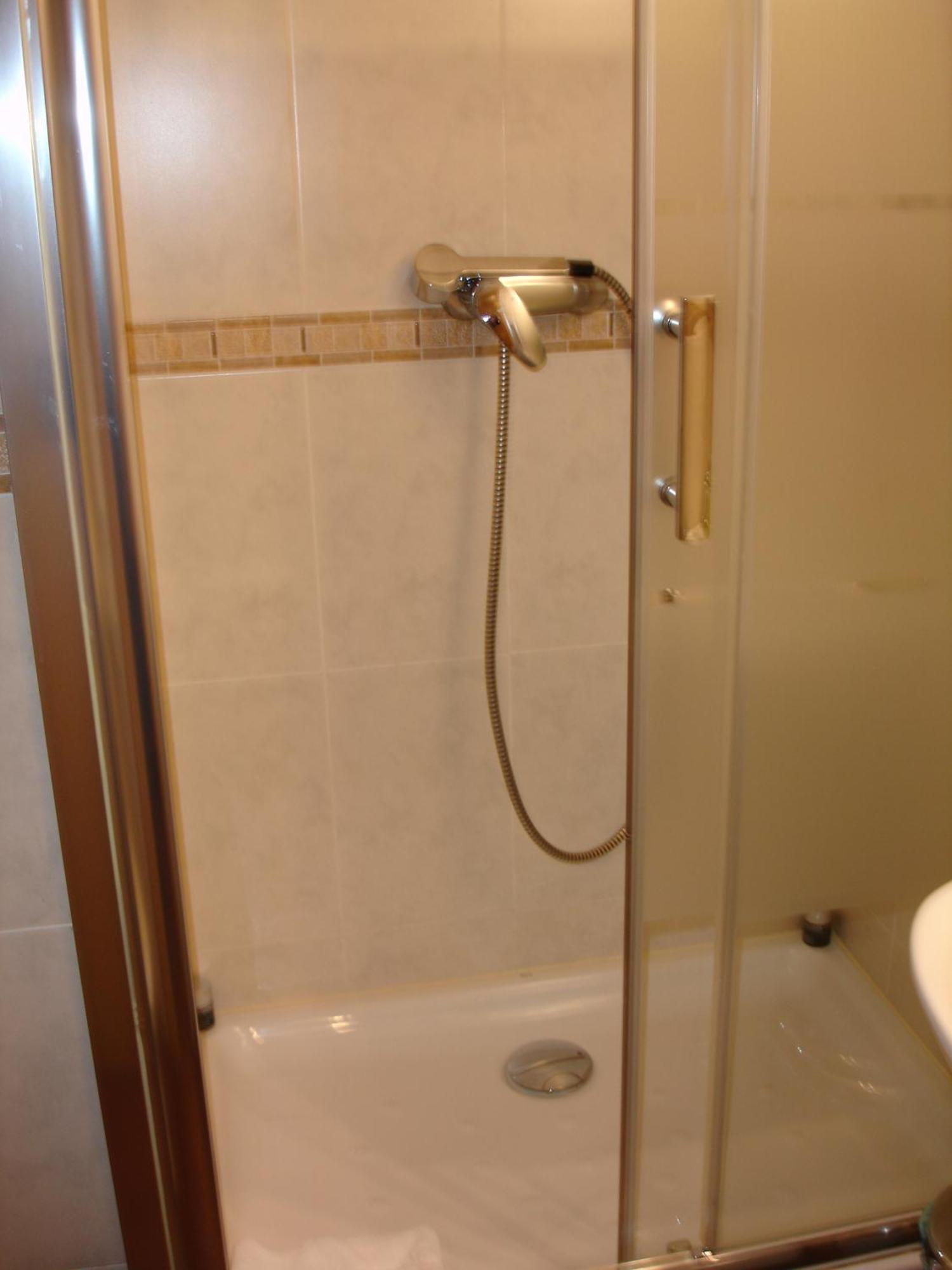 Hostal Puerta Bonita Vista Alegre Мадрид Екстериор снимка