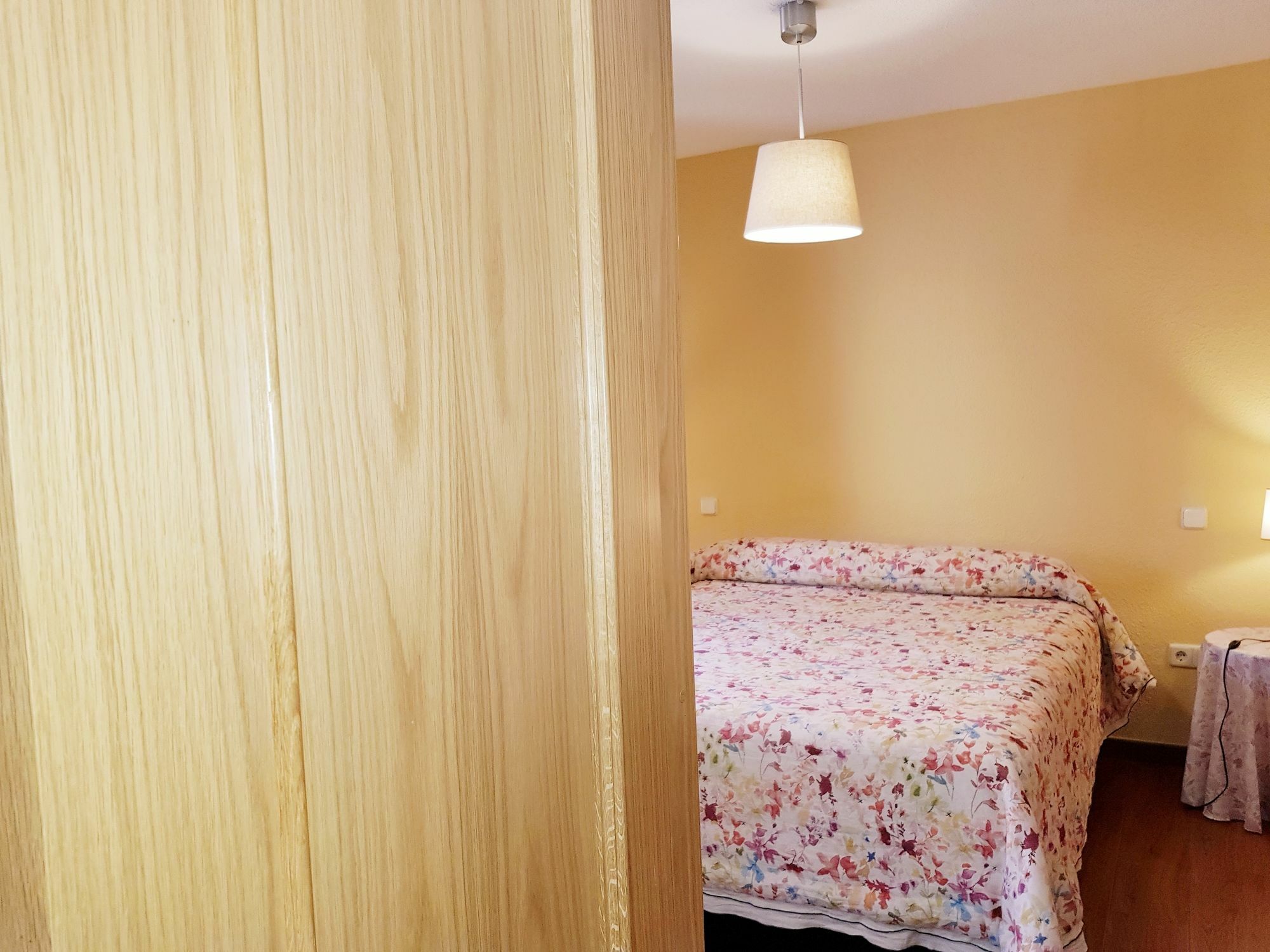 Hostal Puerta Bonita Vista Alegre Мадрид Екстериор снимка